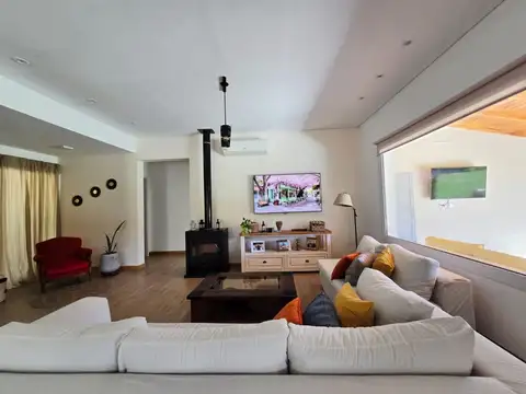 Casa 4 ambientes con 4 baños