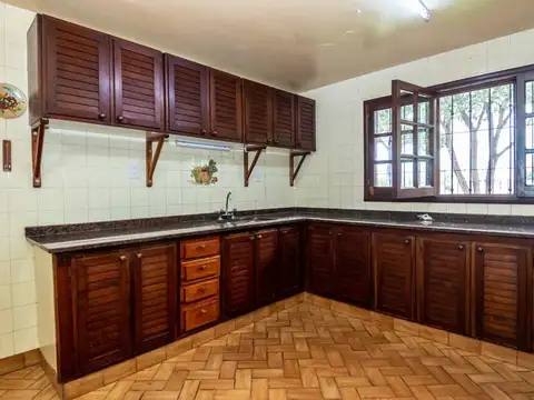 CASA ALQUILER COMERCIAL AV REYES CATOLICOS