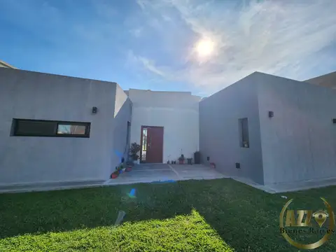 Barrio Santa Emilia, Pilar del Este 100