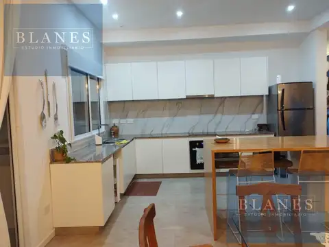 Casa en Venta con 6 cocheras