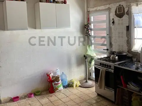 525 entre 16 y 17 100, Piso 0