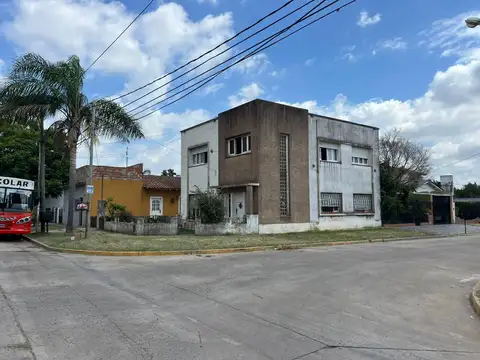 Leandro N. Alem  esquina Floresta