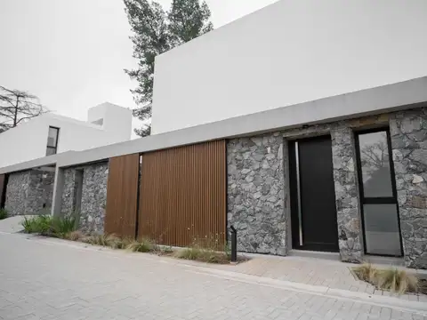 Villa warcalde. Venta residencia exclusiva  A ESTRENAR 3 dorm. Barrio privado.