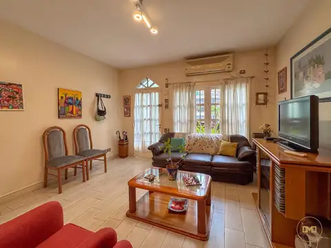 Casa 5 ambientes con 3 baños