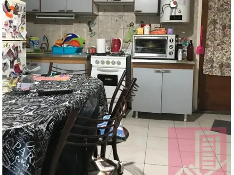 DEPARTAMENTO DE 3 AMBIENTES EN PLANTA ALTA POR ESCALERA