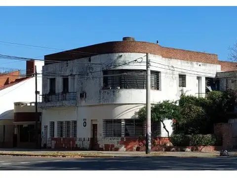 Casa de dos plantas a reciclar - Esquina