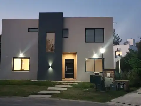 Casa  en Venta en Barrio Los Robles, La Cañada de Pilar
