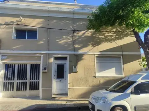 VENTA CASA CENTRO 3 DORMITORIOS CON GARAGE Y FONDO
