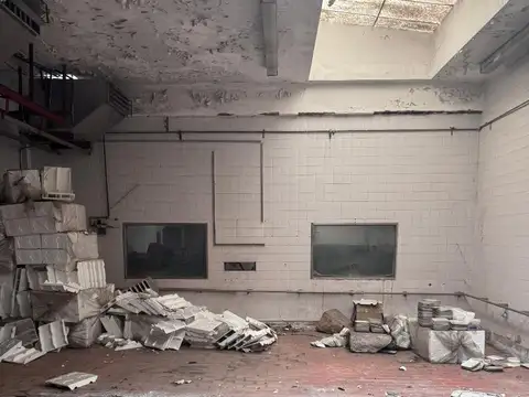 Galpón 2.300m2 - Salidas a dos calles - EX FRIGORIFICO