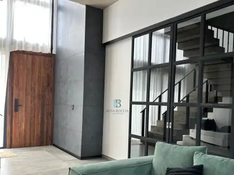 Casa 6 ambientes con 5 baños