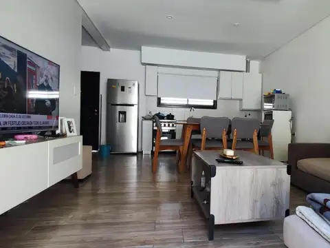 AMPLIO 2 Ambientes con jardín y pileta!