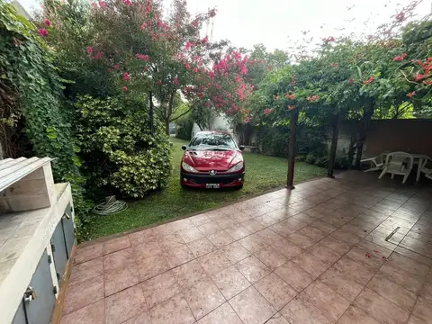 Casa 2 ambientes con 1 baño