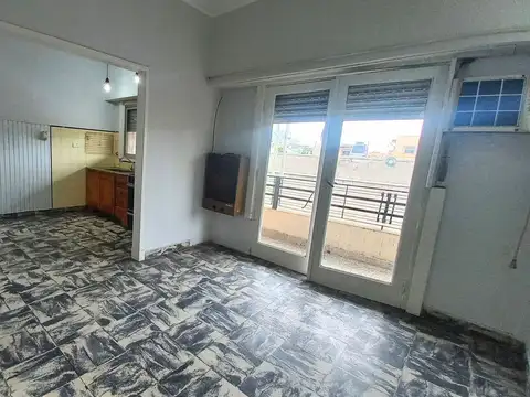 APTO CREDITO - DPTO 4 AMB, 1°PISO EN ESQ C/TERRAZA