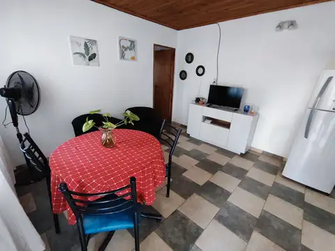 Casa con 2 Departamentos sobre Av Cabred Open Door