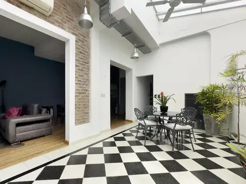 Loft de diseño Único en PH con Acceso Independiente Sobre Concordia Muy Bajas Expensas