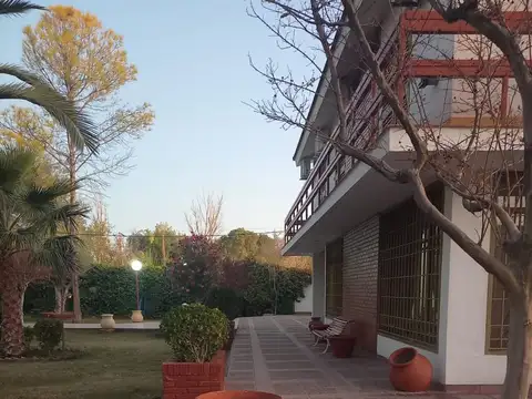 CASA 4 DORMITORIOS EN EL CENTRO DE JUNÍN!