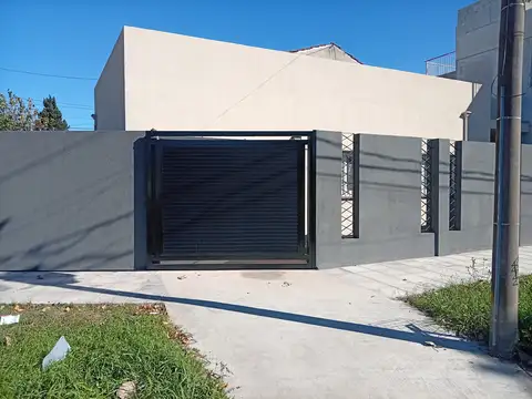 Depto Tipo Casa en Venta en Haedo Sur, USD 153.000