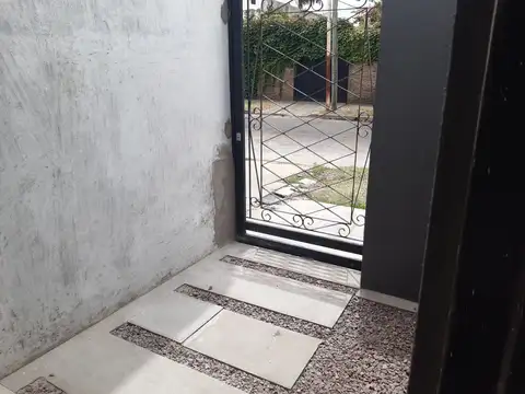 Depto Tipo Casa 3 ambientes con 1 baño