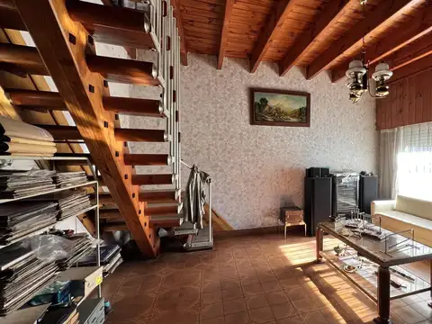 Casa en Venta con 3 cocheras