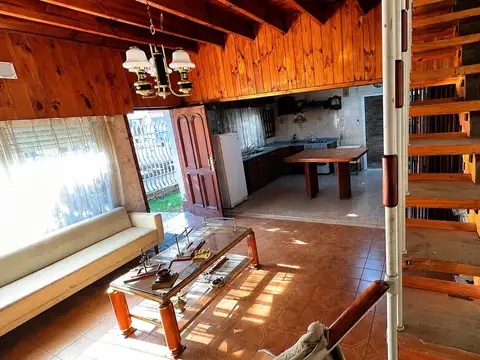 CASA 4 AMBIENTES JARDIN COCHERAS VILLA LUZURIAGA