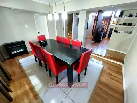 Casa 5 ambientes con 4 baños