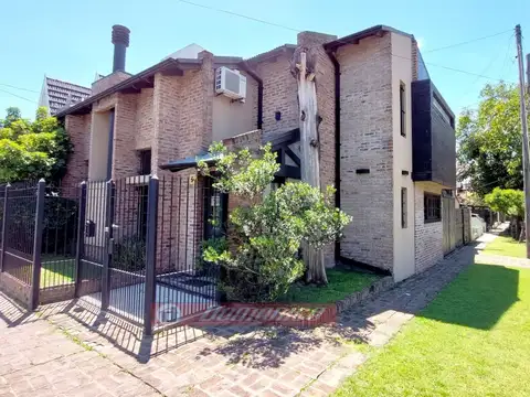 Casa - Venta - Argentina, CASTELAR - AV. SANTA ROSA 701