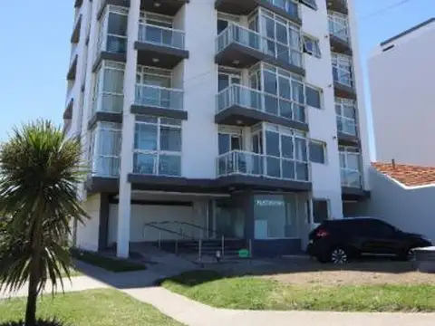 Amplio departamento frente al mar