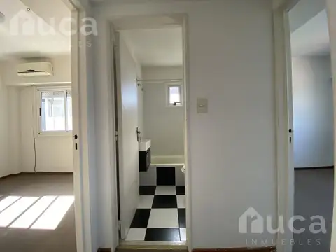 Departamento de tres ambientes y dos dormitorios en venta en Martínez centro