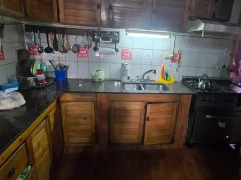 SE EVENDE CASA 3 AMB . CON COCHERA EN LOMAS DEL MIRADOR
