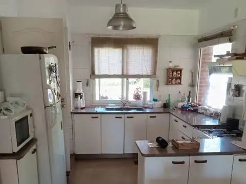 Casa 7 ambientes con 3 baños