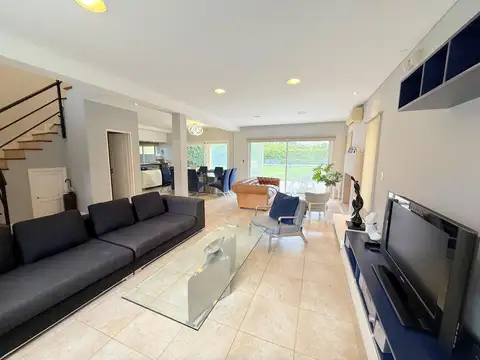 Casa 6 ambientes con 3 baños