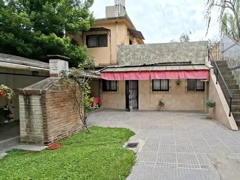 VENTA CASA CON TALLER Y DPTO COCHERA MORON