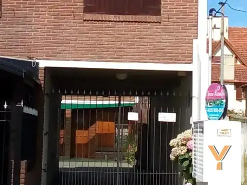 Mendoza e/ Urquiza e Irigoyen