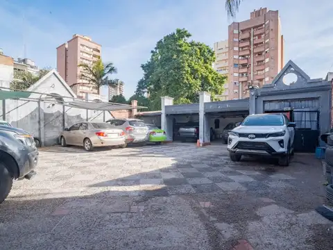 GRAN PROPIEDAD A DEMOLER o refaccionar PEATONAL SF