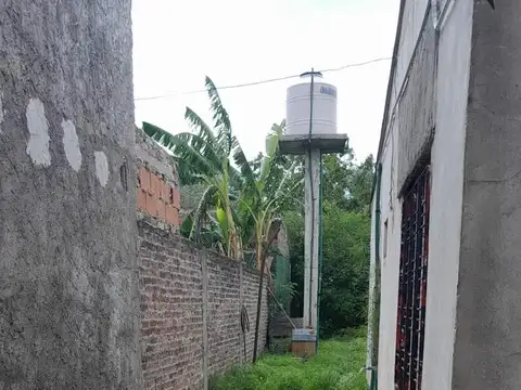 (KM 41) Casa en Escribano 6018 entre Cortina y Acoyte