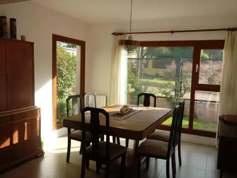 Casa 3 ambientes con 2 baños