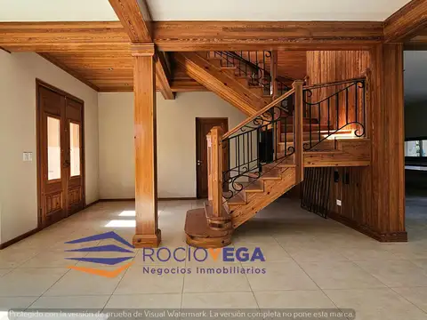 Casa en Alquiler con 2 cocheras