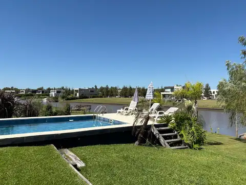 Casa 7 ambientes con 3 baños