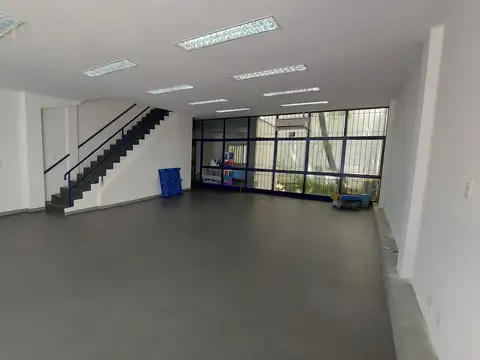 Local en alquiler en San DUEÑO DIRECTO - SIN COMISIÓN - Local comercial / oficina / depósito. En Aquiler. Sobre Av. Independencia a metros de Av. 9 de Julio - San telmo - Centro - Puerto Madero - SIN EXPENSAS