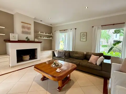 Casa 6 ambientes con 3 baños