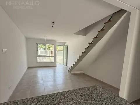 Depto Tipo Casa en Venta con 1 cocheras