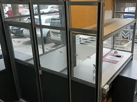 Galpòn 400m2 para Depòsito con Racks; tiene Local y Oficinas Varias