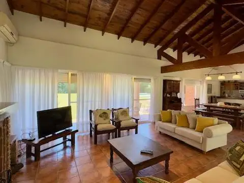 CASA EN VENTA, CON EXCELENTE UBICACION, CLUB DE CAMPO EL MORO, MARCOS PAZ