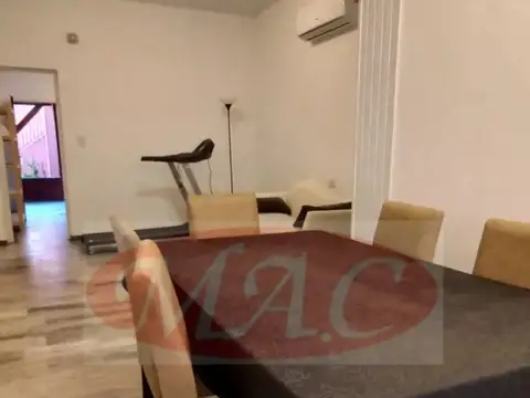 Alquiler PH planta baja con entrada para dos autos