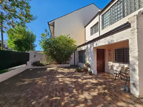 Casa 6 ambientes con 3 baños