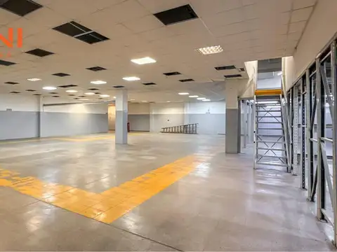 Pompeya | Galpón 2.225 m² | Montacargas | Venta / Alquiler