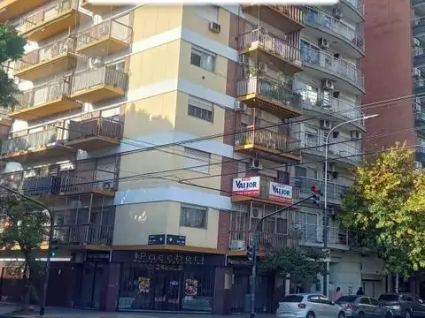 Departamento en Villa Urquiza 4 amb cochera cubierta y baulera - 2 balcones - Muy luminoso 