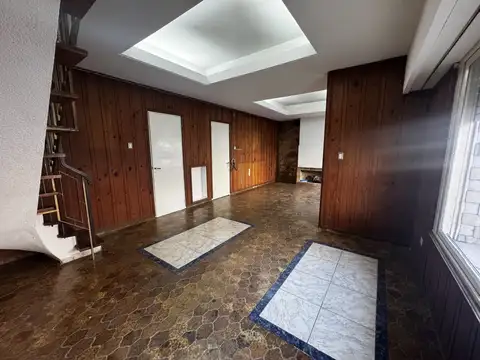Casa 5 ambientes con 3 baños
