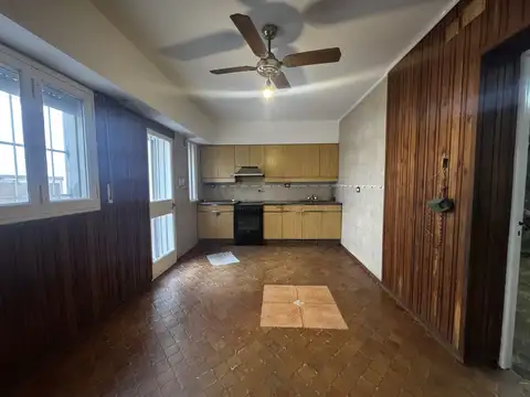 Casa en Alquiler con 2 cocheras