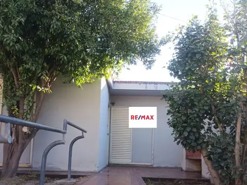 SE VENDE CASA ZONA 1000 VIVIENDAS. FACILIDADES.